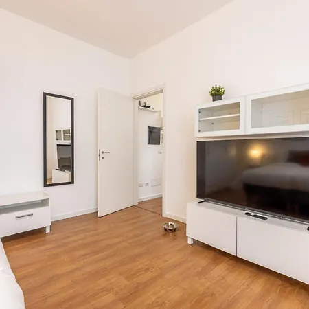 Astralek - Pet & Trekking - Free Parking - Vicino Ospedale Manzoni